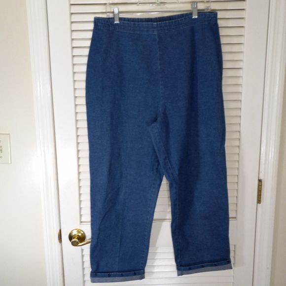 Denim & Co Crop Jeans Size Large Pull On Floral Embroidered Hems Inseam 25" - Picture 1 of 10
